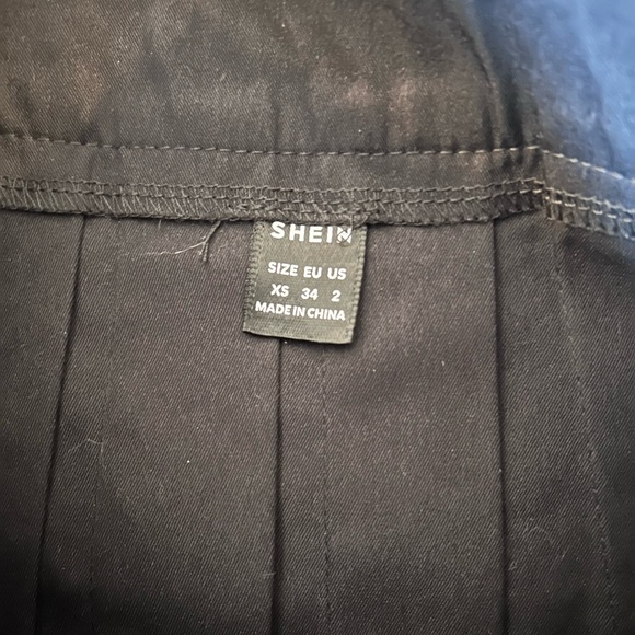 XS Black pleated gothic skirt - Picture 2 of 2